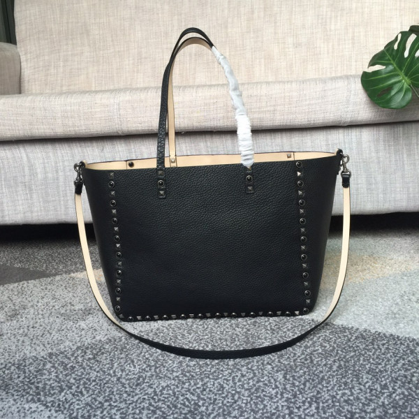 (image for) VALENTINO MEDIUM GRAIN CALFSKIN LEATHER ROCKSTUD BAG