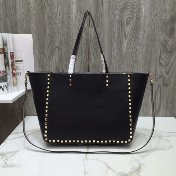 (image for) VALENTINO MEDIUM GRAIN CALFSKIN LEATHER ROCKSTUD BAG