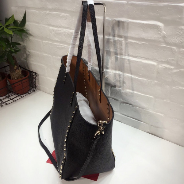 (image for) VALENTINO MEDIUM GRAIN CALFSKIN LEATHER ROCKSTUD BAG