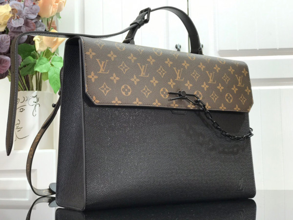 LOUIS VUITTON ROBUSTO BRIEFCASE [M30591] CELINE CHANEL ACCESSORIES LOEWE SHOES LOUIS VUITTON DIRO YSL OTHER BRAND HANDBAGS BALENCIAGA BOTTEGA VENETA GOYARD HERMES BURBERRY VALENTINO GUCCI FENDI MIUMIU CHLOE PRADA BVLGARI SUITCASE NEW ARRIVAL 