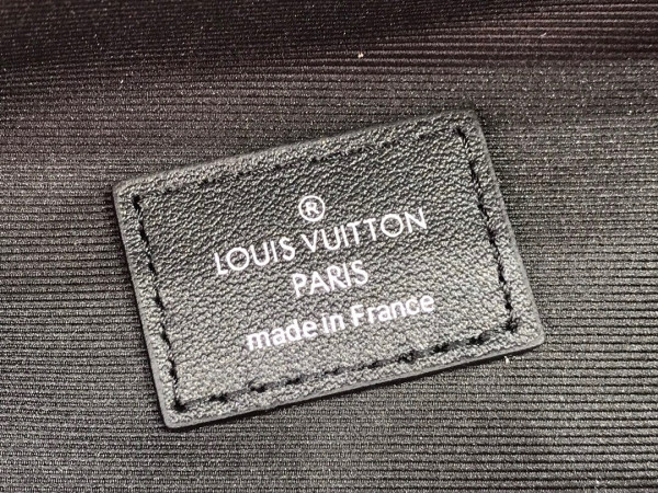 LOUIS VUITTON DISCOVERY BUMBAG [M57276] CELINE CHANEL ACCESSORIES LOEWE SHOES LOUIS VUITTON DIRO YSL OTHER BRAND HANDBAGS BALENCIAGA BOTTEGA VENETA GOYARD HERMES BURBERRY VALENTINO GUCCI FENDI MIUMIU CHLOE PRADA BVLGARI SUITCASE NEW ARRIVAL 
