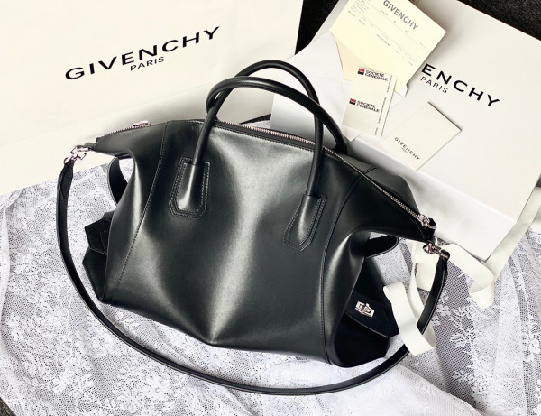 GIENVCHY ANTIGONA SOFT [GIENVCHY25] CELINE CHANEL ACCESSORIES LOEWE SHOES LOUIS VUITTON DIRO YSL OTHER BRAND HANDBAGS BALENCIAGA BOTTEGA VENETA GOYARD HERMES BURBERRY VALENTINO GUCCI FENDI MIUMIU CHLOE PRADA BVLGARI SUITCASE NEW ARRIVAL 