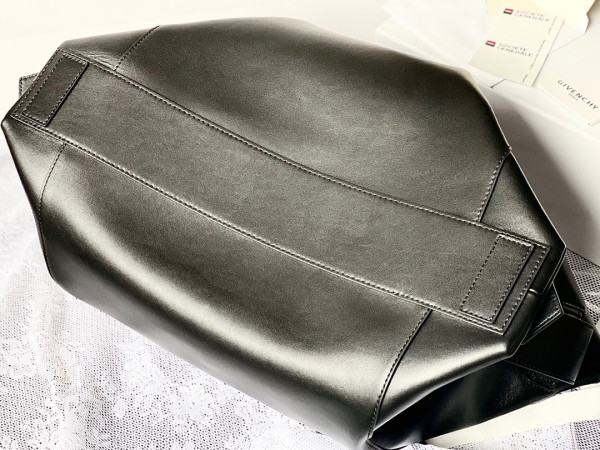 GIENVCHY ANTIGONA SOFT [GIENVCHY25] CELINE CHANEL ACCESSORIES LOEWE SHOES LOUIS VUITTON DIRO YSL OTHER BRAND HANDBAGS BALENCIAGA BOTTEGA VENETA GOYARD HERMES BURBERRY VALENTINO GUCCI FENDI MIUMIU CHLOE PRADA BVLGARI SUITCASE NEW ARRIVAL 