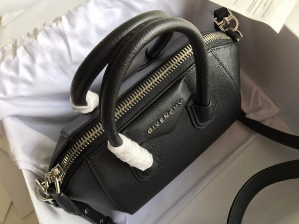GIENVCHY ANTIGONA MINI/SMALL/MEDIUM IN GRAINED LEATHER [GIENVCHY18] CELINE CHANEL ACCESSORIES LOEWE SHOES LOUIS VUITTON DIRO YSL OTHER BRAND HANDBAGS BALENCIAGA BOTTEGA VENETA GOYARD HERMES BURBERRY VALENTINO GUCCI FENDI MIUMIU CHLOE PRADA BVLGARI SUITCASE NEW ARRIVAL 