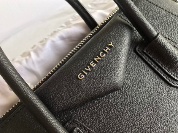 GIENVCHY ANTIGONA MINI/SMALL/MEDIUM IN GRAINED LEATHER [GIENVCHY18] CELINE CHANEL ACCESSORIES LOEWE SHOES LOUIS VUITTON DIRO YSL OTHER BRAND HANDBAGS BALENCIAGA BOTTEGA VENETA GOYARD HERMES BURBERRY VALENTINO GUCCI FENDI MIUMIU CHLOE PRADA BVLGARI SUITCASE NEW ARRIVAL 