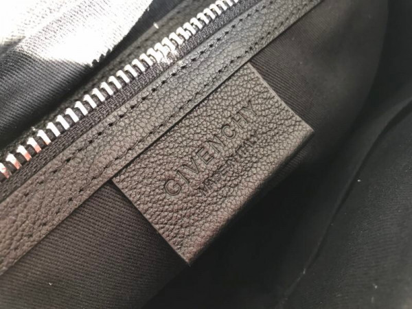 GIENVCHY ANTIGONA MINI/SMALL/MEDIUM IN GRAINED LEATHER [GIENVCHY18] CELINE CHANEL ACCESSORIES LOEWE SHOES LOUIS VUITTON DIRO YSL OTHER BRAND HANDBAGS BALENCIAGA BOTTEGA VENETA GOYARD HERMES BURBERRY VALENTINO GUCCI FENDI MIUMIU CHLOE PRADA BVLGARI SUITCASE NEW ARRIVAL 