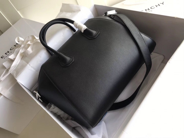 GIENVCHY ANTIGONA MINI/SMALL/MEDIUM IN GRAINED LEATHER [GIENVCHY18] CELINE CHANEL ACCESSORIES LOEWE SHOES LOUIS VUITTON DIRO YSL OTHER BRAND HANDBAGS BALENCIAGA BOTTEGA VENETA GOYARD HERMES BURBERRY VALENTINO GUCCI FENDI MIUMIU CHLOE PRADA BVLGARI SUITCASE NEW ARRIVAL 