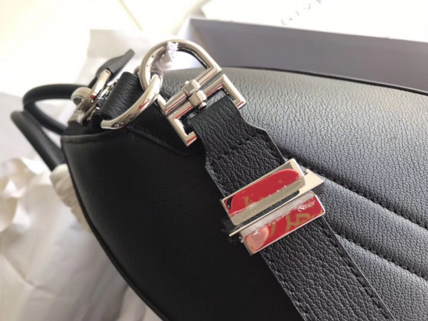 GIENVCHY ANTIGONA MINI/SMALL/MEDIUM IN GRAINED LEATHER [GIENVCHY18] CELINE CHANEL ACCESSORIES LOEWE SHOES LOUIS VUITTON DIRO YSL OTHER BRAND HANDBAGS BALENCIAGA BOTTEGA VENETA GOYARD HERMES BURBERRY VALENTINO GUCCI FENDI MIUMIU CHLOE PRADA BVLGARI SUITCASE NEW ARRIVAL 