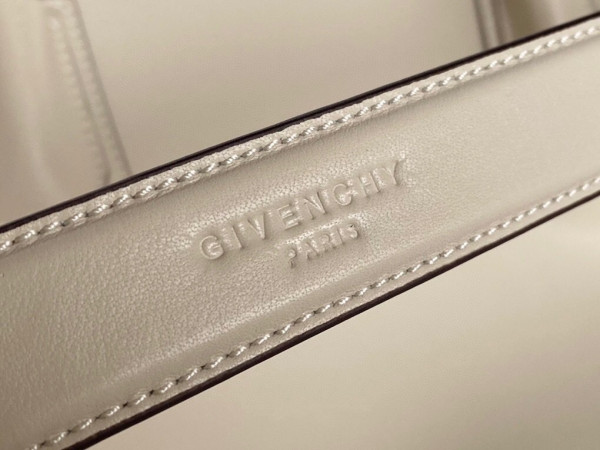 GIENVCHY ANTIGONA SOFT [GIENVCHY7] CELINE CHANEL ACCESSORIES LOEWE SHOES LOUIS VUITTON DIRO YSL OTHER BRAND HANDBAGS BALENCIAGA BOTTEGA VENETA GOYARD HERMES BURBERRY VALENTINO GUCCI FENDI MIUMIU CHLOE PRADA BVLGARI SUITCASE NEW ARRIVAL 