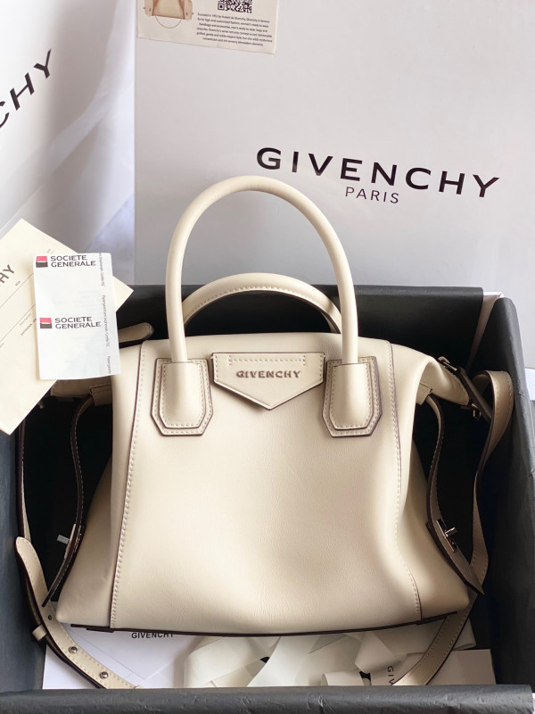 GIENVCHY ANTIGONA SOFT [GIENVCHY7] CELINE CHANEL ACCESSORIES LOEWE SHOES LOUIS VUITTON DIRO YSL OTHER BRAND HANDBAGS BALENCIAGA BOTTEGA VENETA GOYARD HERMES BURBERRY VALENTINO GUCCI FENDI MIUMIU CHLOE PRADA BVLGARI SUITCASE NEW ARRIVAL 