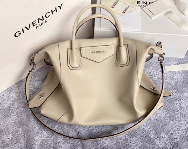 GIENVCHY ANTIGONA SOFT [GIENVCHY7] CELINE CHANEL ACCESSORIES LOEWE SHOES LOUIS VUITTON DIRO YSL OTHER BRAND HANDBAGS BALENCIAGA BOTTEGA VENETA GOYARD HERMES BURBERRY VALENTINO GUCCI FENDI MIUMIU CHLOE PRADA BVLGARI SUITCASE NEW ARRIVAL 