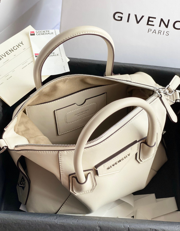 GIENVCHY ANTIGONA SOFT [GIENVCHY7] CELINE CHANEL ACCESSORIES LOEWE SHOES LOUIS VUITTON DIRO YSL OTHER BRAND HANDBAGS BALENCIAGA BOTTEGA VENETA GOYARD HERMES BURBERRY VALENTINO GUCCI FENDI MIUMIU CHLOE PRADA BVLGARI SUITCASE NEW ARRIVAL 