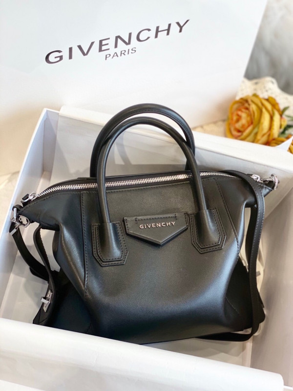 (image for) GIENVCHY ANTIGONA SOFT