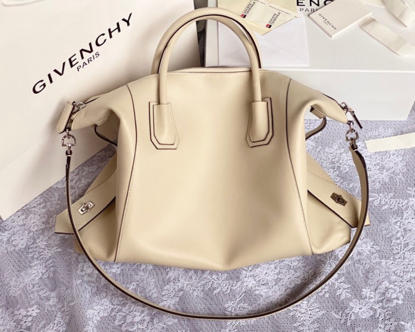 (image for) GIENVCHY ANTIGONA SOFT