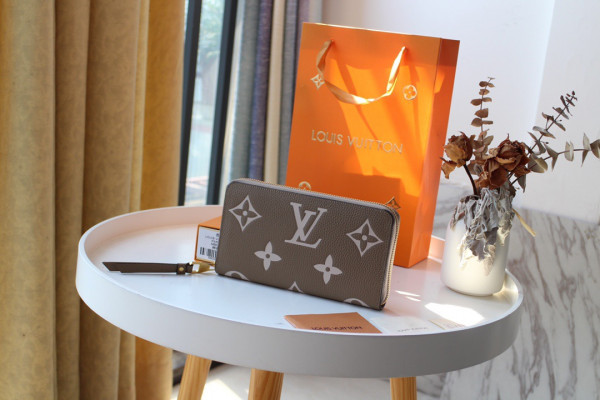 (image for) LOUIS VUITTON ZIPPY WALLET