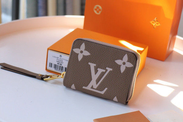 (image for) LOUIS VUITTON ZIPPY COIN PURSE