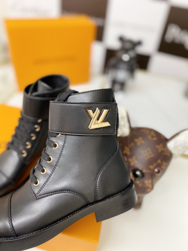(image for) LOUIS VUITTON WONDERLAND RANGER