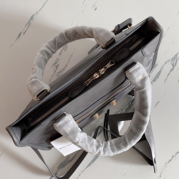 BALENCIAGA CLASSIC CITY [Balenciaga120] CELINE CHANEL ACCESSORIES LOEWE SHOES LOUIS VUITTON DIRO YSL OTHER BRAND HANDBAGS BALENCIAGA BOTTEGA VENETA GOYARD HERMES BURBERRY VALENTINO GUCCI FENDI MIUMIU CHLOE PRADA BVLGARI SUITCASE NEW ARRIVAL 