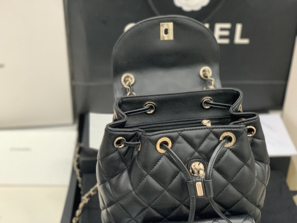 CL BACKPACK IN LAMBSKIN WITH GOLD HARDWARE [Chanle1533] CELINE CHANEL ACCESSORIES LOEWE SHOES LOUIS VUITTON DIRO YSL OTHER BRAND HANDBAGS BALENCIAGA BOTTEGA VENETA GOYARD HERMES BURBERRY VALENTINO GUCCI FENDI MIUMIU CHLOE PRADA BVLGARI SUITCASE NEW ARRIVAL 