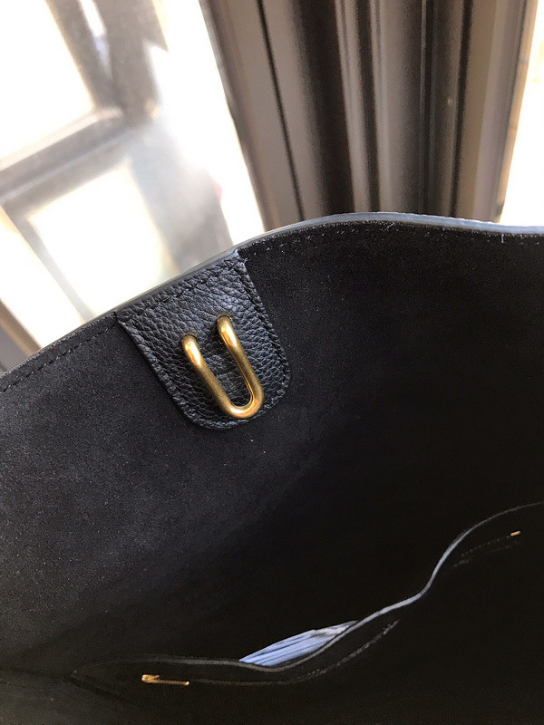CELIN* SANGLE BUCKET [CELIN*132] CELINE CHANEL ACCESSORIES LOEWE SHOES LOUIS VUITTON DIRO YSL OTHER BRAND HANDBAGS BALENCIAGA BOTTEGA VENETA GOYARD HERMES BURBERRY VALENTINO GUCCI FENDI MIUMIU CHLOE PRADA BVLGARI SUITCASE NEW ARRIVAL 