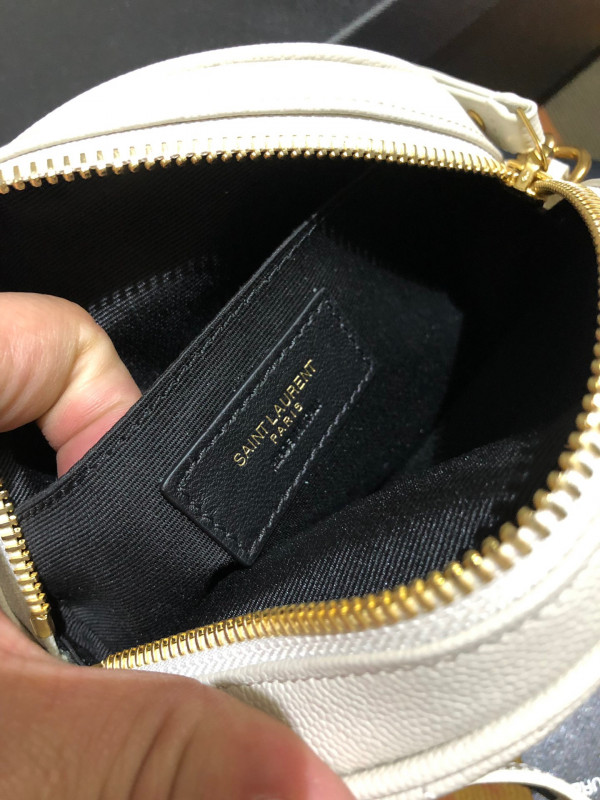 YSL VINYLE ROUND CAMERA BAG [YSL279] CELINE CHANEL ACCESSORIES LOEWE SHOES LOUIS VUITTON DIRO YSL OTHER BRAND HANDBAGS BALENCIAGA BOTTEGA VENETA GOYARD HERMES BURBERRY VALENTINO GUCCI FENDI MIUMIU CHLOE PRADA BVLGARI SUITCASE NEW ARRIVAL 