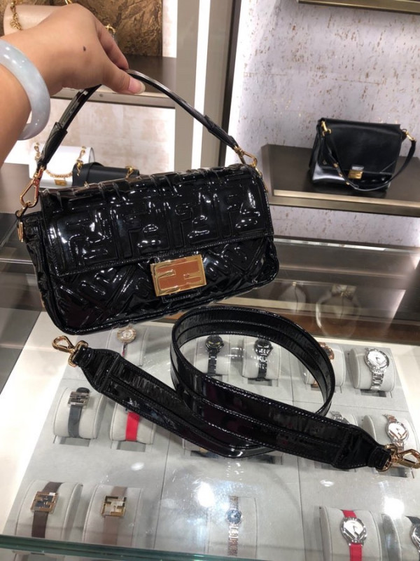(image for) FENDI BAGUETTE