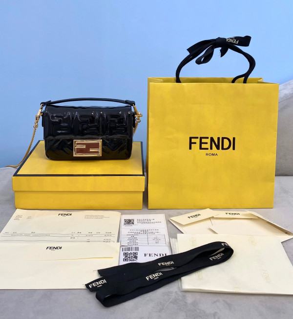 (image for) FENDI BAGUETTE MINI
