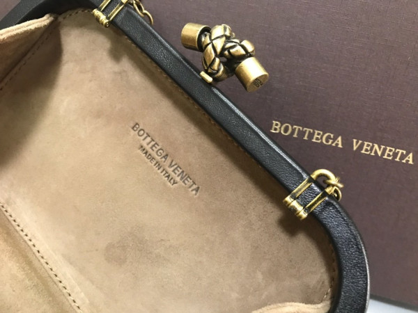 (image for) BOTTEGA VENETA CHAIN KNOT