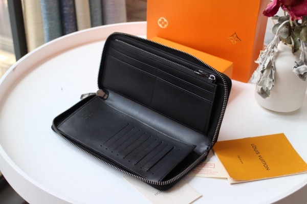 (image for) LOUIS VUITTON ZIPPY WALLET