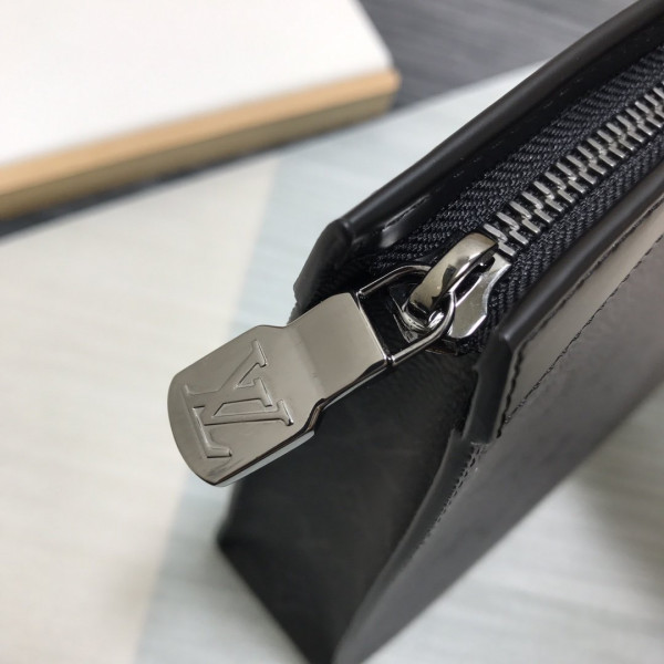 (image for) LOUIS VUITTON POCHETTE VOYAGE MM