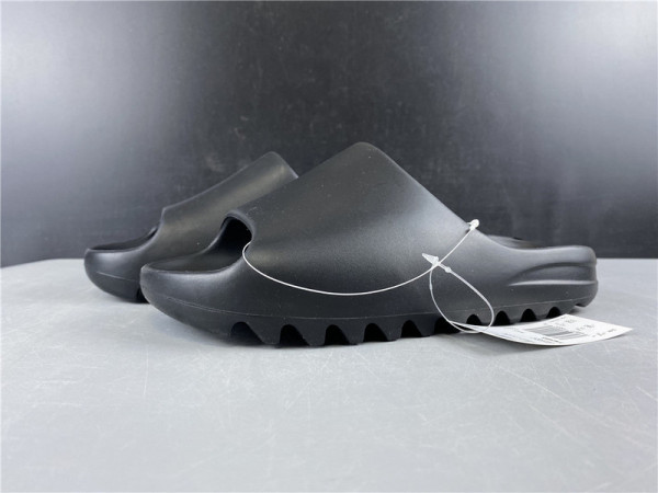 (image for) YEEZY SLIDE BLACK FX0495