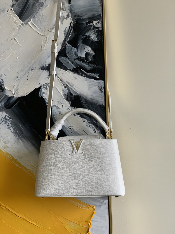 LOUIS VUITTON CAPUCINES PM [Louis651] CELINE CHANEL ACCESSORIES LOEWE SHOES LOUIS VUITTON DIRO YSL OTHER BRAND HANDBAGS BALENCIAGA BOTTEGA VENETA GOYARD HERMES BURBERRY VALENTINO GUCCI FENDI MIUMIU CHLOE PRADA BVLGARI SUITCASE NEW ARRIVAL 