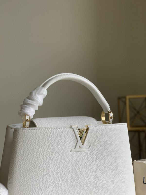 LOUIS VUITTON CAPUCINES PM [Louis651] CELINE CHANEL ACCESSORIES LOEWE SHOES LOUIS VUITTON DIRO YSL OTHER BRAND HANDBAGS BALENCIAGA BOTTEGA VENETA GOYARD HERMES BURBERRY VALENTINO GUCCI FENDI MIUMIU CHLOE PRADA BVLGARI SUITCASE NEW ARRIVAL 