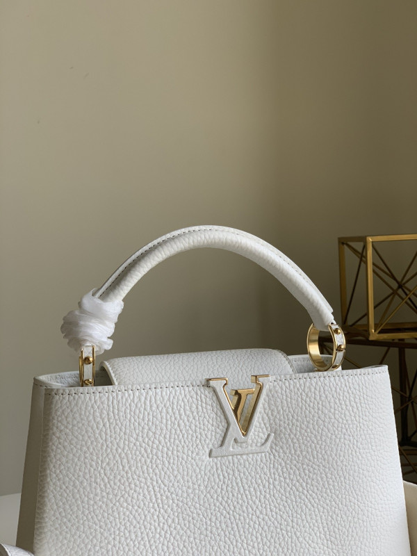 LOUIS VUITTON CAPUCINES BB [Louis650] CELINE CHANEL ACCESSORIES LOEWE SHOES LOUIS VUITTON DIRO YSL OTHER BRAND HANDBAGS BALENCIAGA BOTTEGA VENETA GOYARD HERMES BURBERRY VALENTINO GUCCI FENDI MIUMIU CHLOE PRADA BVLGARI SUITCASE NEW ARRIVAL 