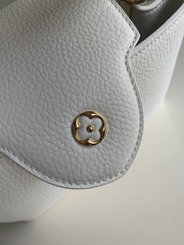 LOUIS VUITTON CAPUCINES BB [Louis650] CELINE CHANEL ACCESSORIES LOEWE SHOES LOUIS VUITTON DIRO YSL OTHER BRAND HANDBAGS BALENCIAGA BOTTEGA VENETA GOYARD HERMES BURBERRY VALENTINO GUCCI FENDI MIUMIU CHLOE PRADA BVLGARI SUITCASE NEW ARRIVAL 