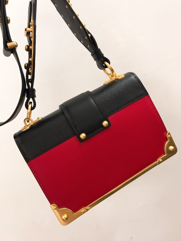 PRADA CAHIER LEATHER SHOULDER BAG [1BD045-7] CELINE CHANEL ACCESSORIES LOEWE SHOES LOUIS VUITTON DIRO YSL OTHER BRAND HANDBAGS BALENCIAGA BOTTEGA VENETA GOYARD HERMES BURBERRY VALENTINO GUCCI FENDI MIUMIU CHLOE PRADA BVLGARI SUITCASE NEW ARRIVAL 