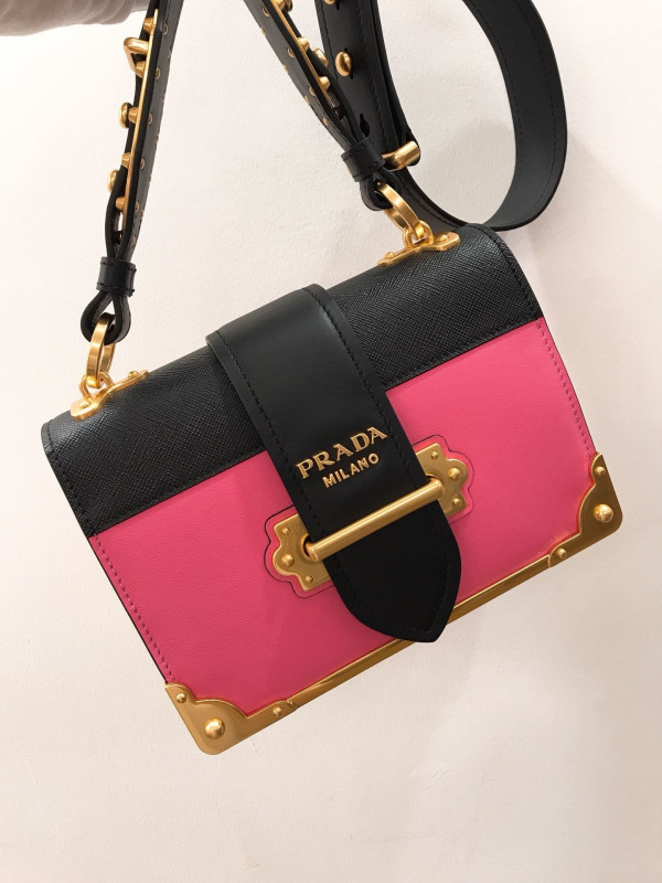 PRADA CAHIER LEATHER SHOULDER BAG [1BD045-5] CELINE CHANEL ACCESSORIES LOEWE SHOES LOUIS VUITTON DIRO YSL OTHER BRAND HANDBAGS BALENCIAGA BOTTEGA VENETA GOYARD HERMES BURBERRY VALENTINO GUCCI FENDI MIUMIU CHLOE PRADA BVLGARI SUITCASE NEW ARRIVAL 
