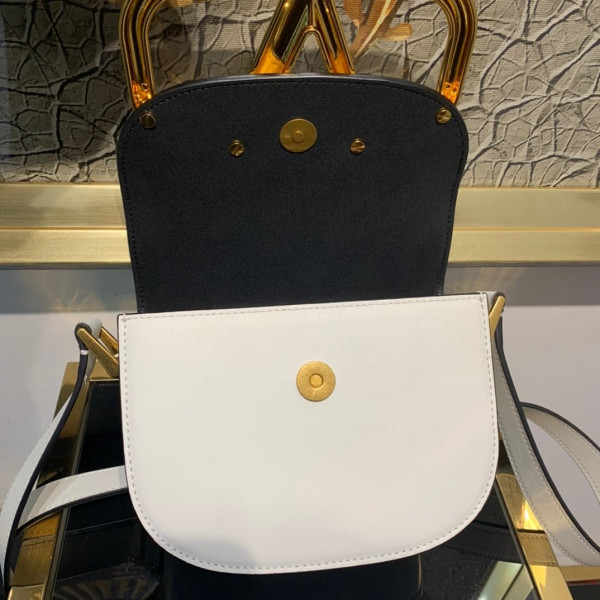 VALENTINO SMALL SUPERVEE CALFSKIN CROSSBODY BAG [Valentino73] CELINE CHANEL ACCESSORIES LOEWE SHOES LOUIS VUITTON DIRO YSL OTHER BRAND HANDBAGS BALENCIAGA BOTTEGA VENETA GOYARD HERMES BURBERRY VALENTINO GUCCI FENDI MIUMIU CHLOE PRADA BVLGARI SUITCASE NEW ARRIVAL 
