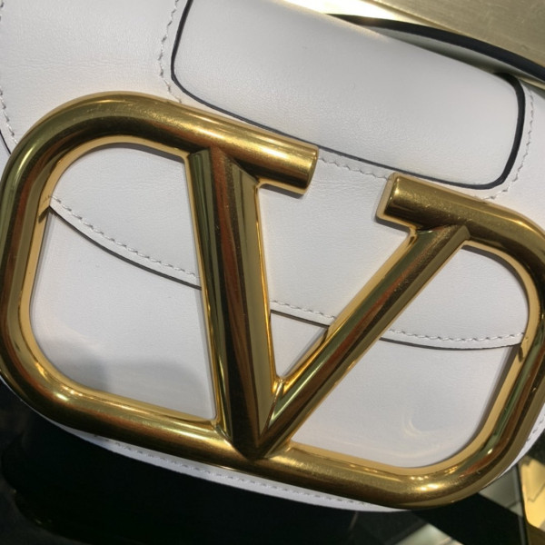 VALENTINO SMALL SUPERVEE CALFSKIN CROSSBODY BAG [Valentino73] CELINE CHANEL ACCESSORIES LOEWE SHOES LOUIS VUITTON DIRO YSL OTHER BRAND HANDBAGS BALENCIAGA BOTTEGA VENETA GOYARD HERMES BURBERRY VALENTINO GUCCI FENDI MIUMIU CHLOE PRADA BVLGARI SUITCASE NEW ARRIVAL 