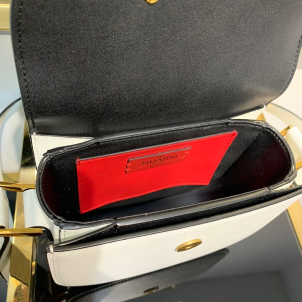 VALENTINO SMALL SUPERVEE CALFSKIN CROSSBODY BAG [Valentino73] CELINE CHANEL ACCESSORIES LOEWE SHOES LOUIS VUITTON DIRO YSL OTHER BRAND HANDBAGS BALENCIAGA BOTTEGA VENETA GOYARD HERMES BURBERRY VALENTINO GUCCI FENDI MIUMIU CHLOE PRADA BVLGARI SUITCASE NEW ARRIVAL 