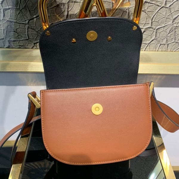 VALENTINO SMALL SUPERVEE CALFSKIN CROSSBODY BAG [Valentino72] CELINE CHANEL ACCESSORIES LOEWE SHOES LOUIS VUITTON DIRO YSL OTHER BRAND HANDBAGS BALENCIAGA BOTTEGA VENETA GOYARD HERMES BURBERRY VALENTINO GUCCI FENDI MIUMIU CHLOE PRADA BVLGARI SUITCASE NEW ARRIVAL 