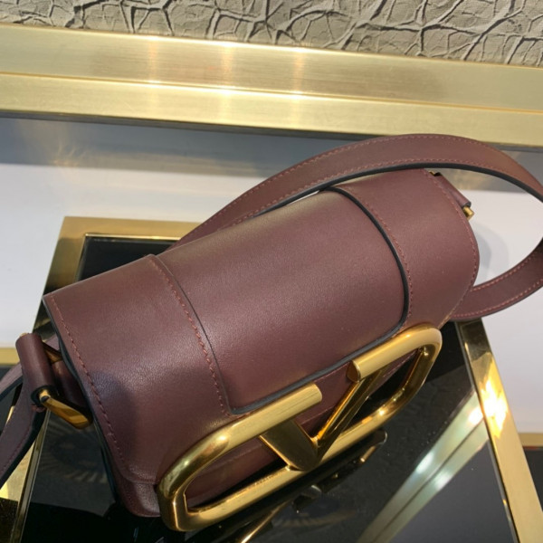 VALENTINO SMALL SUPERVEE CALFSKIN CROSSBODY BAG [Valentino71] CELINE CHANEL ACCESSORIES LOEWE SHOES LOUIS VUITTON DIRO YSL OTHER BRAND HANDBAGS BALENCIAGA BOTTEGA VENETA GOYARD HERMES BURBERRY VALENTINO GUCCI FENDI MIUMIU CHLOE PRADA BVLGARI SUITCASE NEW ARRIVAL 
