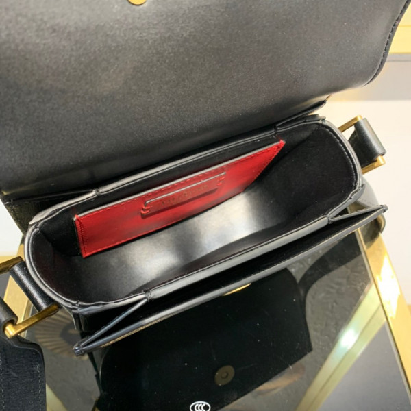 VALENTINO SMALL SUPERVEE CALFSKIN CROSSBODY BAG [Valentino69] CELINE CHANEL ACCESSORIES LOEWE SHOES LOUIS VUITTON DIRO YSL OTHER BRAND HANDBAGS BALENCIAGA BOTTEGA VENETA GOYARD HERMES BURBERRY VALENTINO GUCCI FENDI MIUMIU CHLOE PRADA BVLGARI SUITCASE NEW ARRIVAL 
