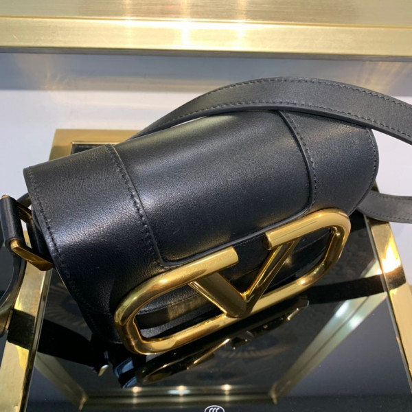 VALENTINO SMALL SUPERVEE CALFSKIN CROSSBODY BAG [Valentino69] CELINE CHANEL ACCESSORIES LOEWE SHOES LOUIS VUITTON DIRO YSL OTHER BRAND HANDBAGS BALENCIAGA BOTTEGA VENETA GOYARD HERMES BURBERRY VALENTINO GUCCI FENDI MIUMIU CHLOE PRADA BVLGARI SUITCASE NEW ARRIVAL 