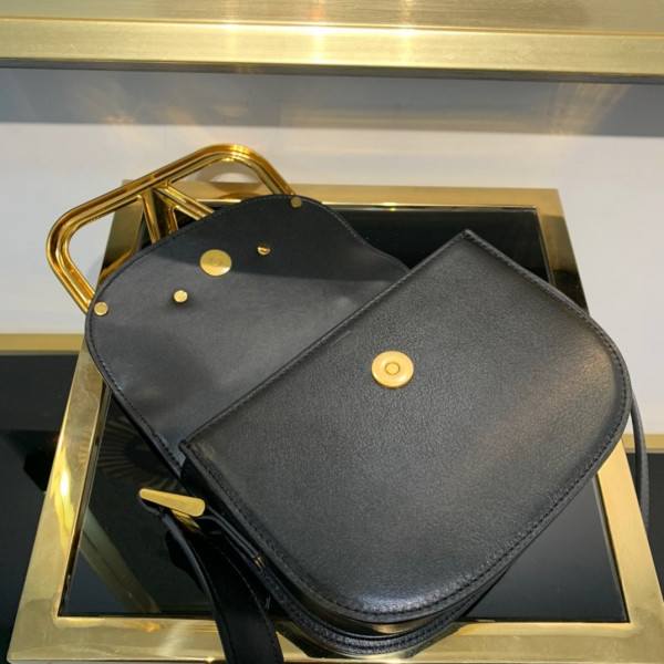 VALENTINO SMALL SUPERVEE CALFSKIN CROSSBODY BAG [Valentino69] CELINE CHANEL ACCESSORIES LOEWE SHOES LOUIS VUITTON DIRO YSL OTHER BRAND HANDBAGS BALENCIAGA BOTTEGA VENETA GOYARD HERMES BURBERRY VALENTINO GUCCI FENDI MIUMIU CHLOE PRADA BVLGARI SUITCASE NEW ARRIVAL 