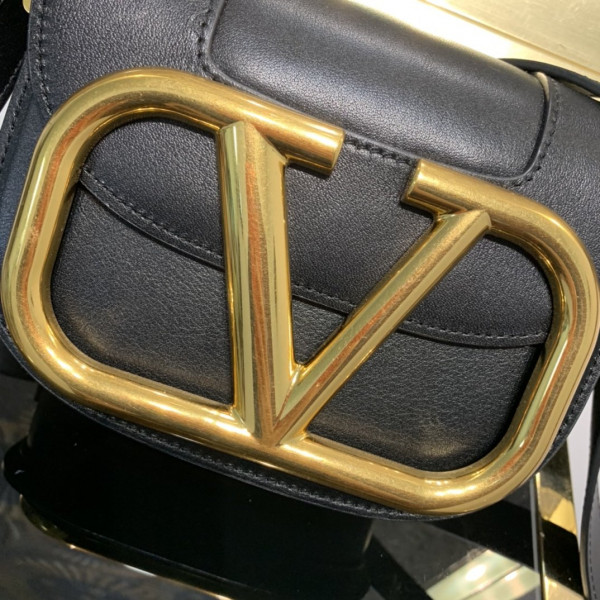 VALENTINO SMALL SUPERVEE CALFSKIN CROSSBODY BAG [Valentino69] CELINE CHANEL ACCESSORIES LOEWE SHOES LOUIS VUITTON DIRO YSL OTHER BRAND HANDBAGS BALENCIAGA BOTTEGA VENETA GOYARD HERMES BURBERRY VALENTINO GUCCI FENDI MIUMIU CHLOE PRADA BVLGARI SUITCASE NEW ARRIVAL 