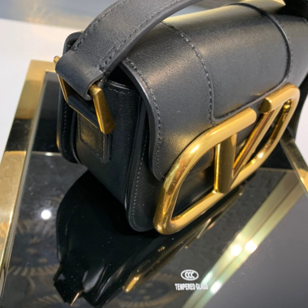 VALENTINO SMALL SUPERVEE CALFSKIN CROSSBODY BAG [Valentino69] CELINE CHANEL ACCESSORIES LOEWE SHOES LOUIS VUITTON DIRO YSL OTHER BRAND HANDBAGS BALENCIAGA BOTTEGA VENETA GOYARD HERMES BURBERRY VALENTINO GUCCI FENDI MIUMIU CHLOE PRADA BVLGARI SUITCASE NEW ARRIVAL 