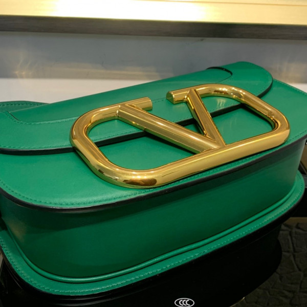 VALENTINO SUPERVEE CALFSKIN CROSSBODY BAG [Valentino68] CELINE CHANEL ACCESSORIES LOEWE SHOES LOUIS VUITTON DIRO YSL OTHER BRAND HANDBAGS BALENCIAGA BOTTEGA VENETA GOYARD HERMES BURBERRY VALENTINO GUCCI FENDI MIUMIU CHLOE PRADA BVLGARI SUITCASE NEW ARRIVAL 