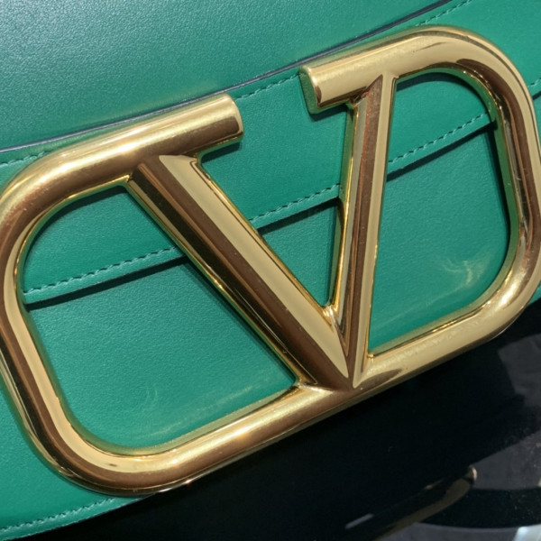VALENTINO SUPERVEE CALFSKIN CROSSBODY BAG [Valentino68] CELINE CHANEL ACCESSORIES LOEWE SHOES LOUIS VUITTON DIRO YSL OTHER BRAND HANDBAGS BALENCIAGA BOTTEGA VENETA GOYARD HERMES BURBERRY VALENTINO GUCCI FENDI MIUMIU CHLOE PRADA BVLGARI SUITCASE NEW ARRIVAL 