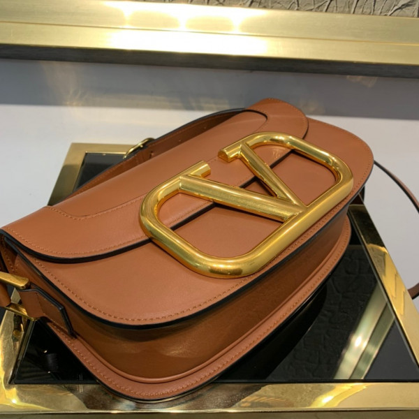 VALENTINO SUPERVEE CALFSKIN CROSSBODY BAG [Valentino66] CELINE CHANEL ACCESSORIES LOEWE SHOES LOUIS VUITTON DIRO YSL OTHER BRAND HANDBAGS BALENCIAGA BOTTEGA VENETA GOYARD HERMES BURBERRY VALENTINO GUCCI FENDI MIUMIU CHLOE PRADA BVLGARI SUITCASE NEW ARRIVAL 